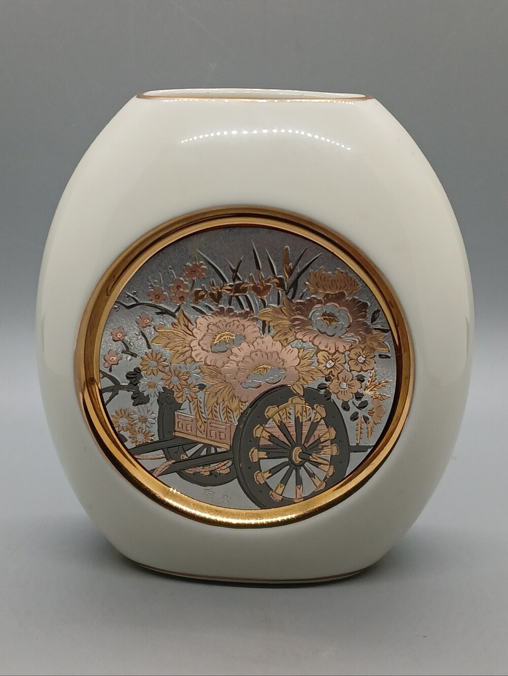 The Art of Chokin Japanese Vase 24K Gold Edged Flower Cart White Porcelain